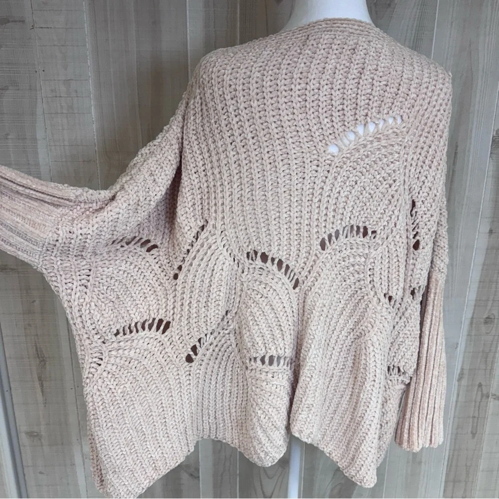 Oversized Chunky Knit Chenille Sweater Boho Size M with Cut-Outs - Picture 5 of 9